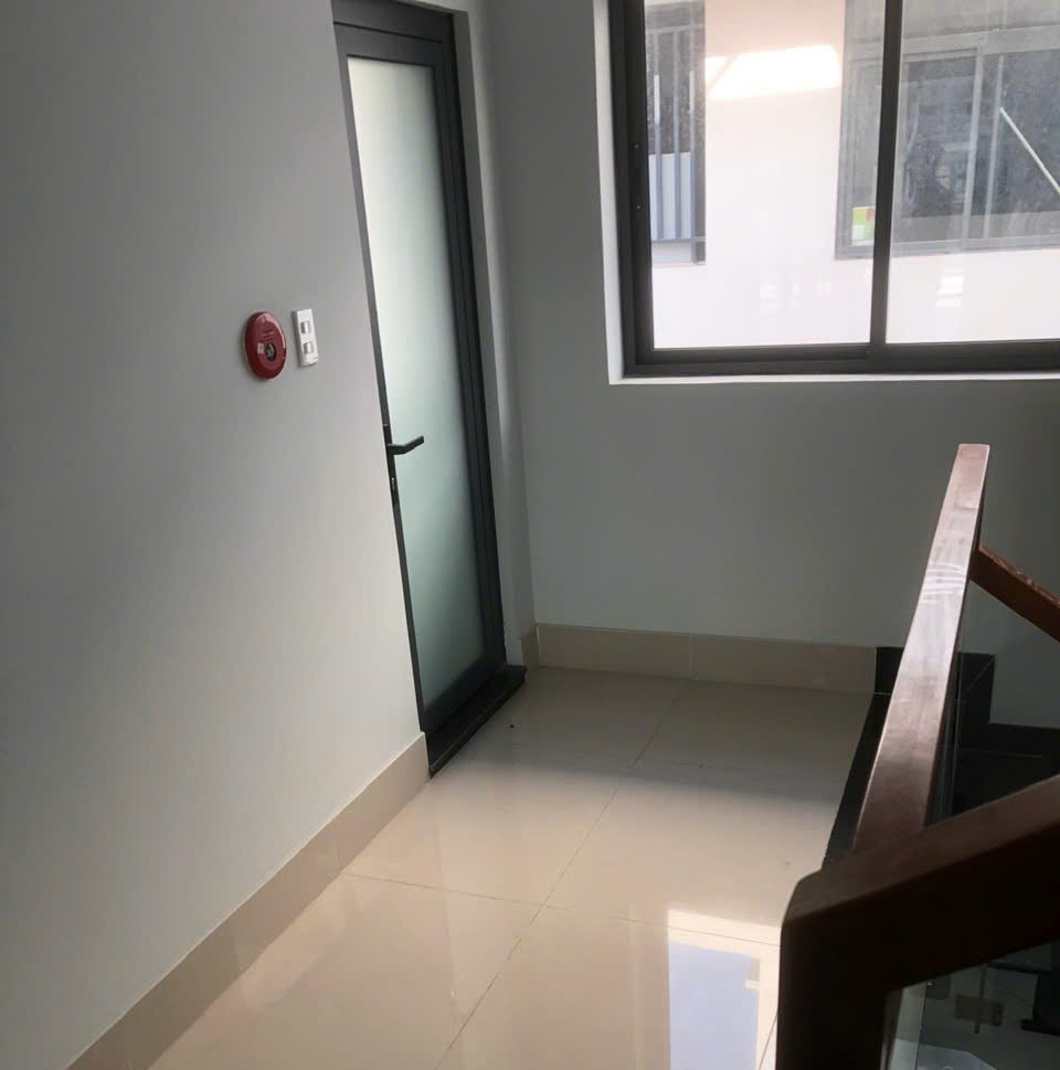 Cho thuê nhà mặt tiền 9m, kết hợp văn phòng