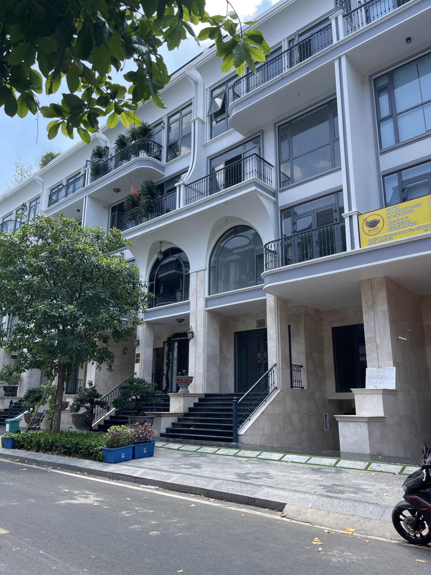 Nhà Phố 4 Tầng Sang Trọng Tại Khu Đô Thị Vạn Phúc City