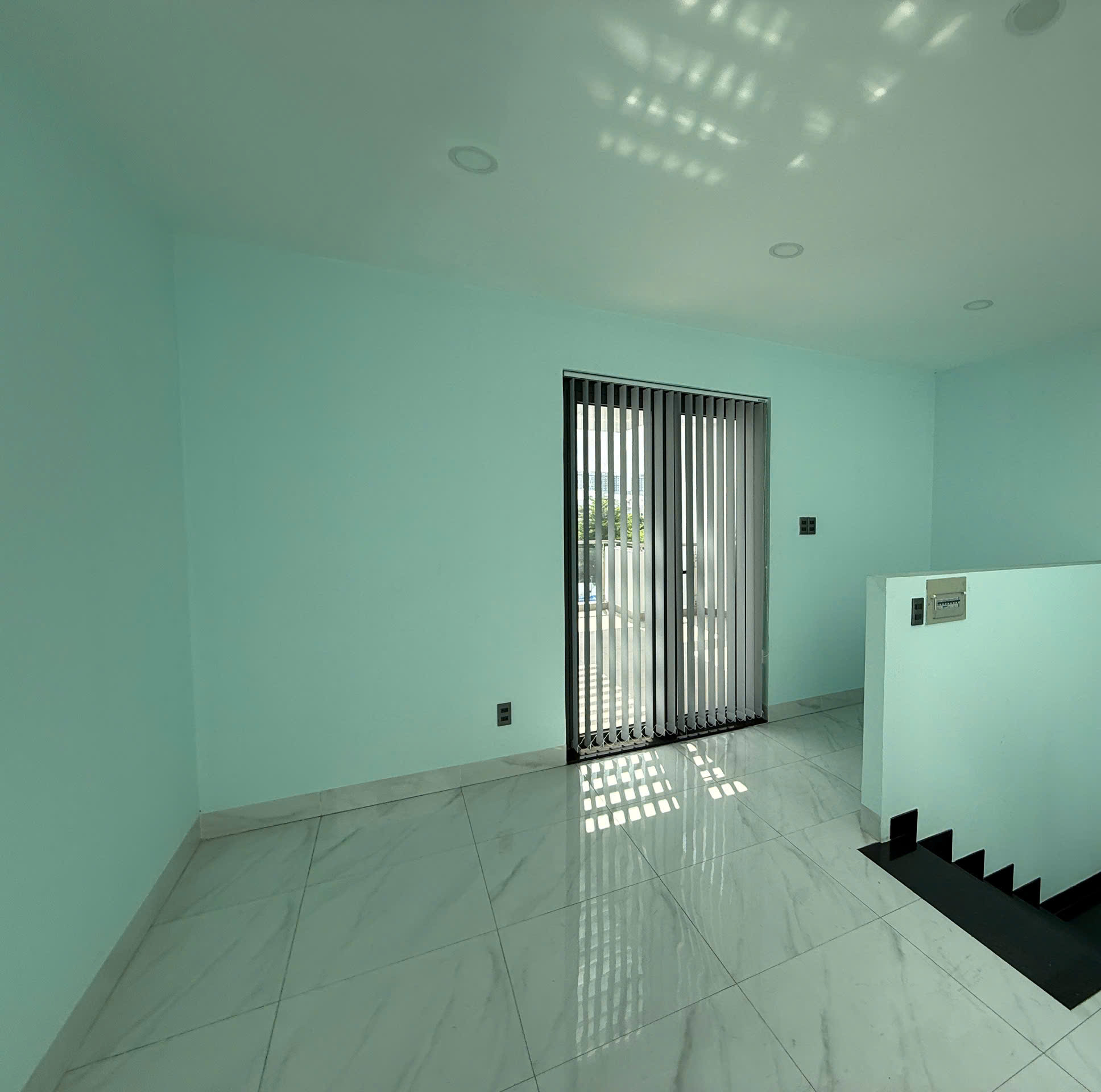 Cho Thuê Nhà 5x22m Khu Đô Thị Vạn Phúc City – Hầm + 4 Tầng + Sân Thượng