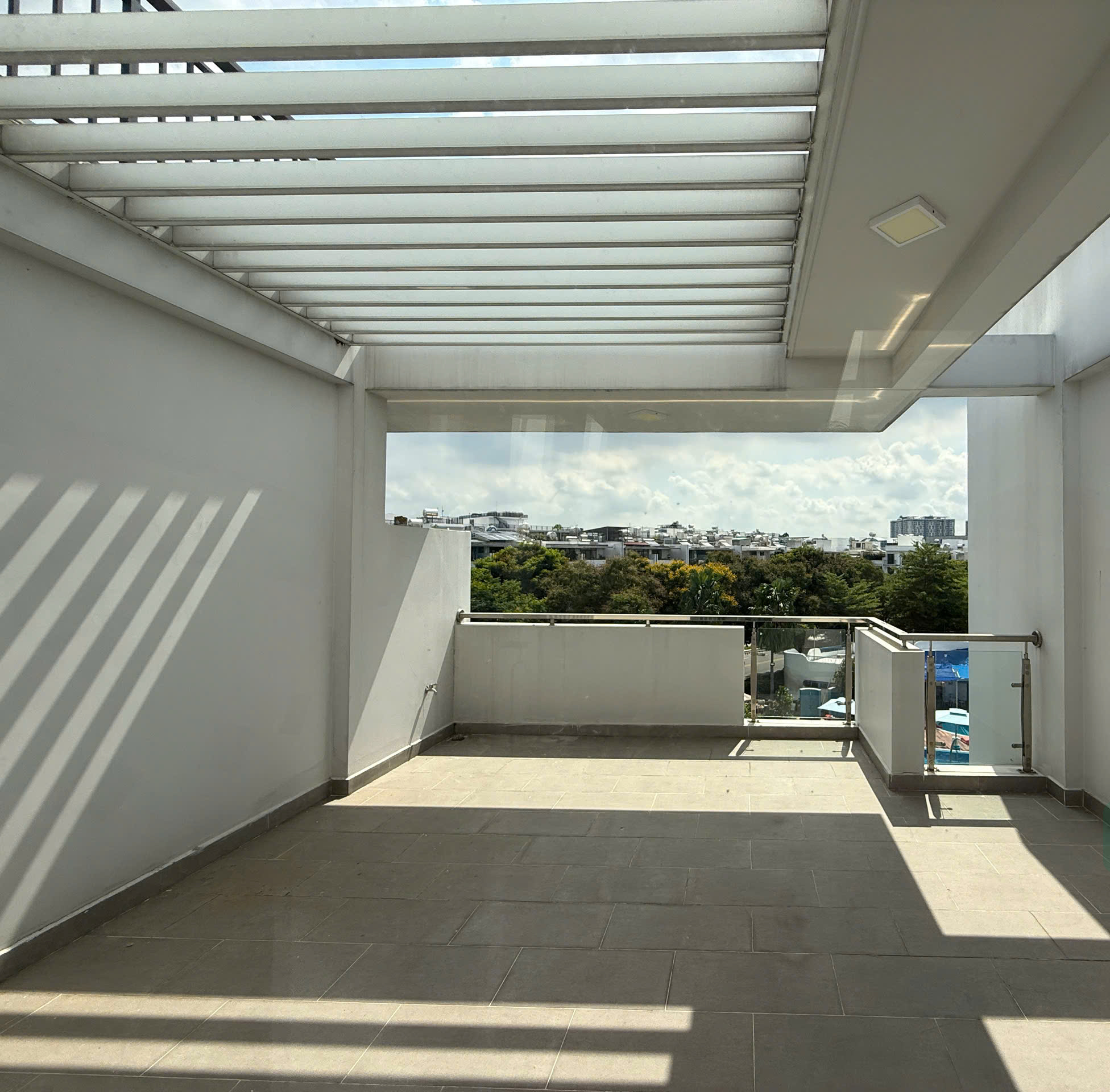 Cho Thuê Nhà 5x22m Khu Đô Thị Vạn Phúc City – Hầm + 4 Tầng + Sân Thượng