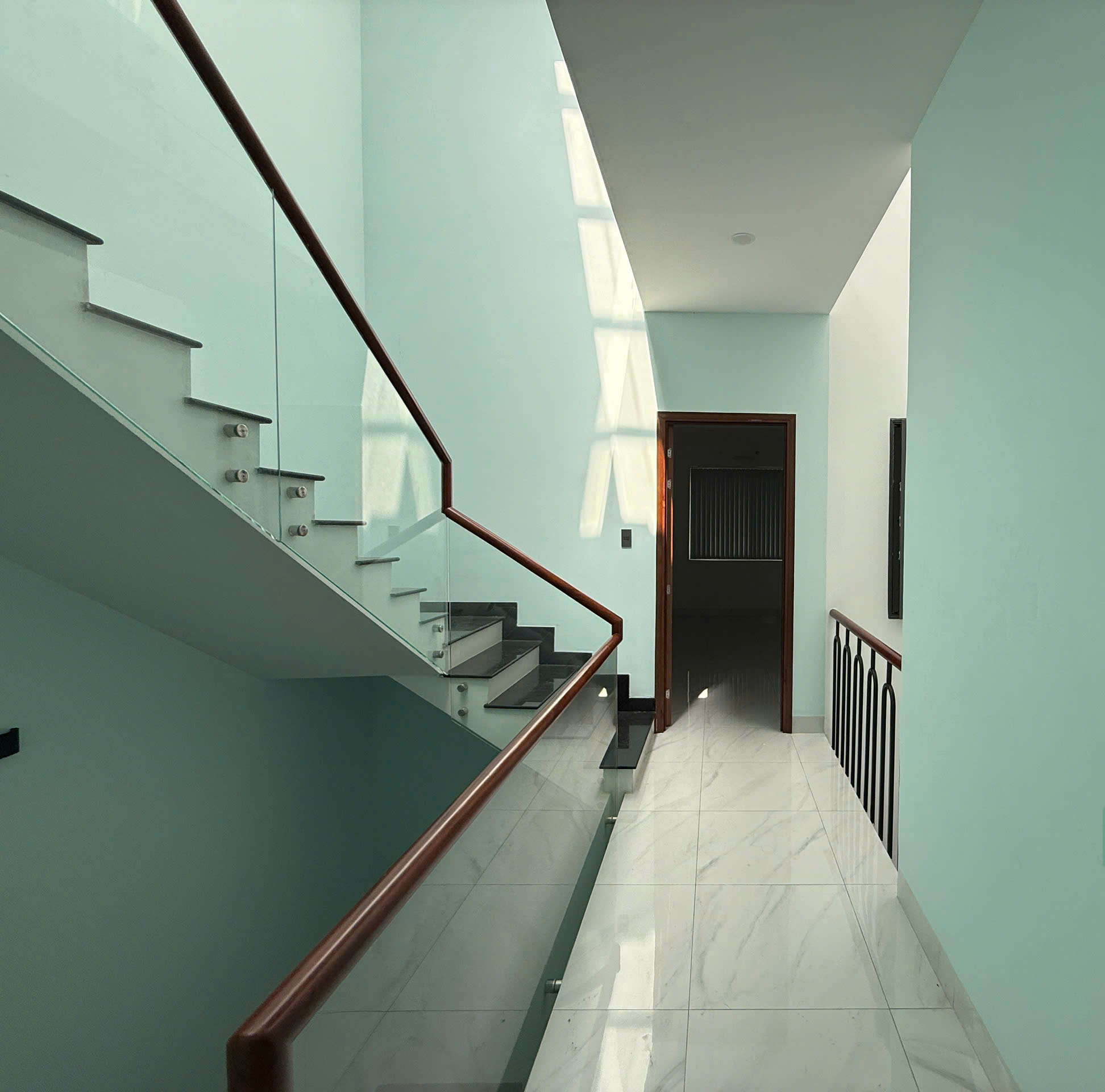 Cho Thuê Nhà 5x22m Khu Đô Thị Vạn Phúc City – Hầm + 4 Tầng + Sân Thượng