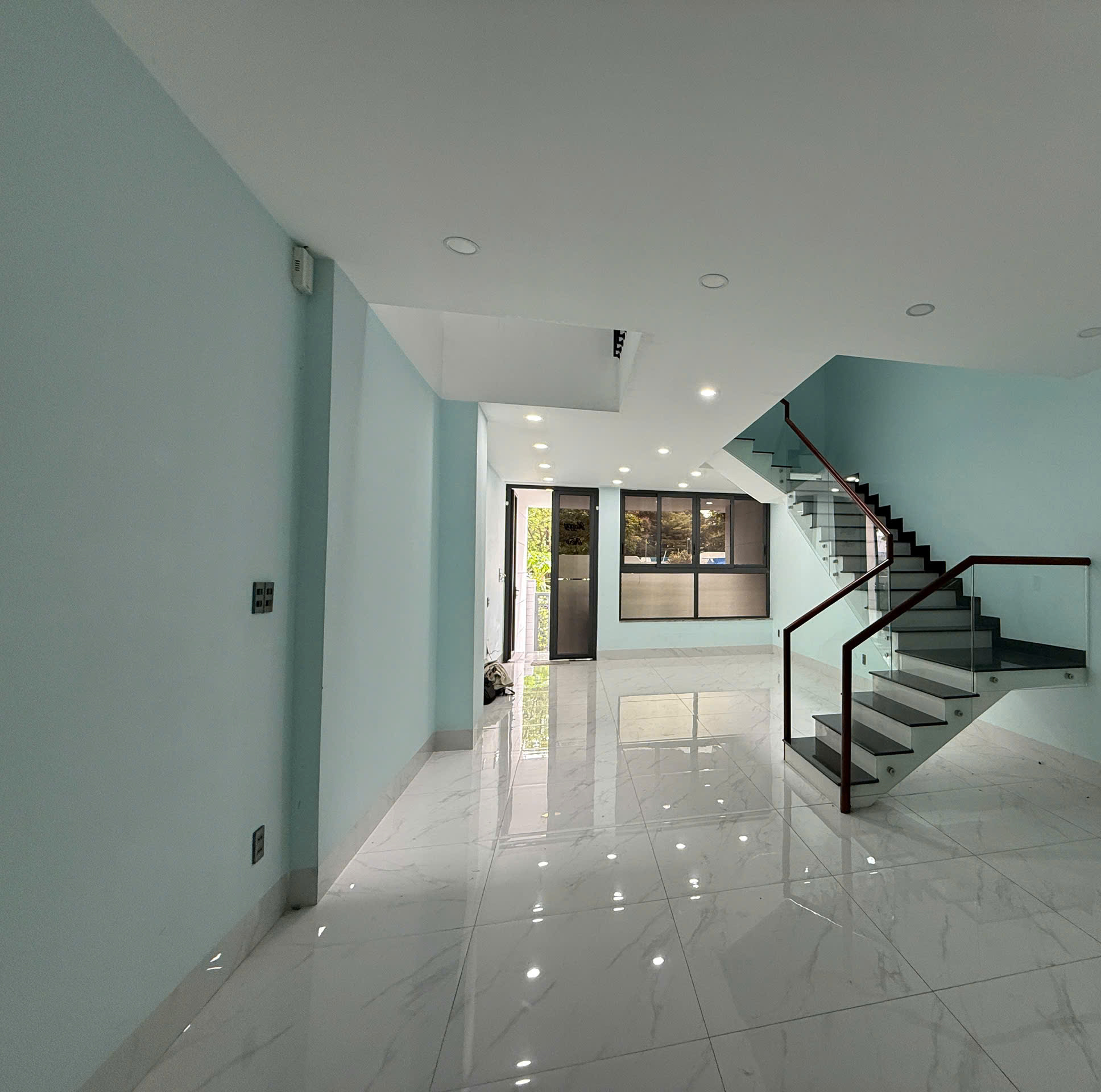 Cho Thuê Nhà 5x22m Khu Đô Thị Vạn Phúc City – Hầm + 4 Tầng + Sân Thượng